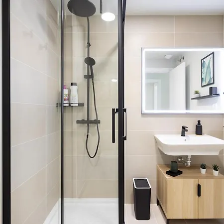 Home2book Stylish Pool & Terrace 아파트