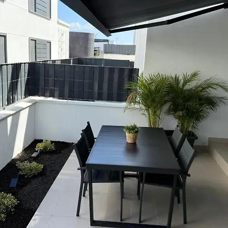 Home2book Stylish Pool & Terrace 아파트